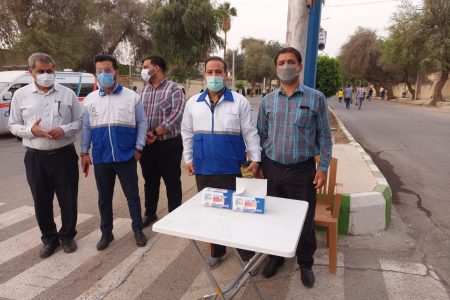 ایستگاه صلواتی و توزیع ماسک به نمازگزان عید فطر توسط کانون بسیج جامعه پزشکی شهرستان اندیمشک توزیع شد