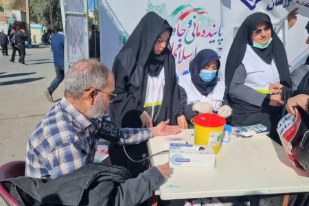 برپایی ایستگاه سلامت در حاشیه برگزاری راهپیمایی ۲۲ بهمن