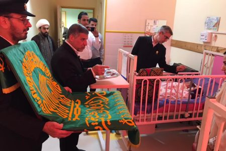 برگزاری مراسم پرچم گردانی حرم امام رضا (ع) به مناسبت دهه کرامت در بیمارستان ابوذر