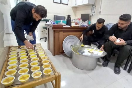 پخت و توزیع نذری در درمانگاه ایثارگران بسیج شماره ۲ کوت عبدالله به مناسبت ایام محرم