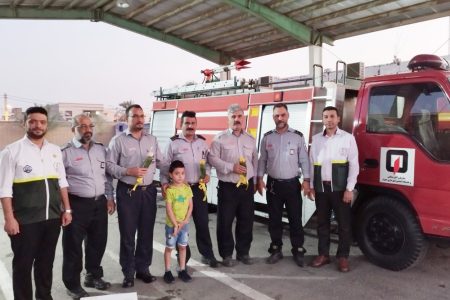 تجلیل از آتش نشانان منطقه پردیس اهواز در روز ملی آتش نشانی و ایمنی